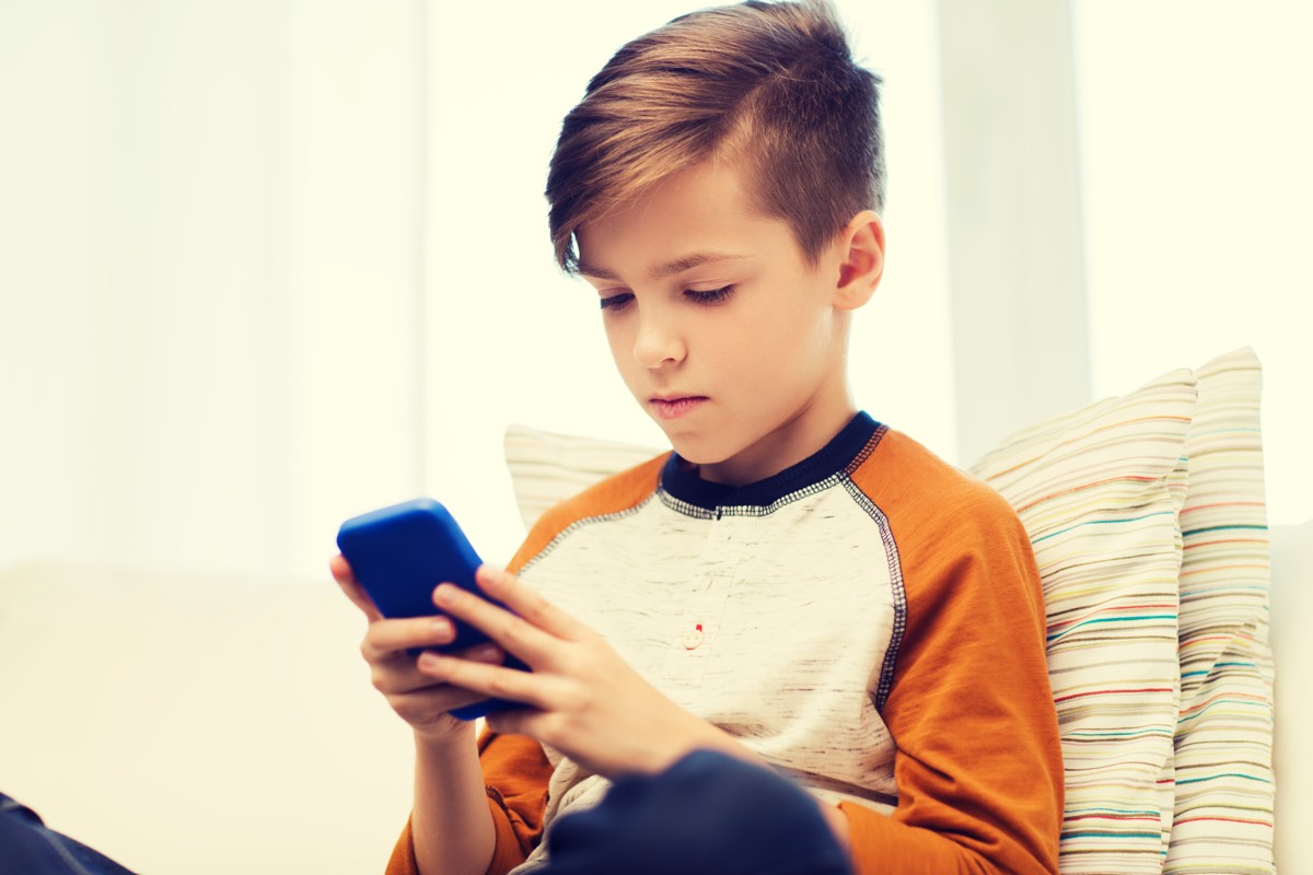 ۶ نکته برای مدیریت و کاهش زمان استفاده کودکان از موبایل