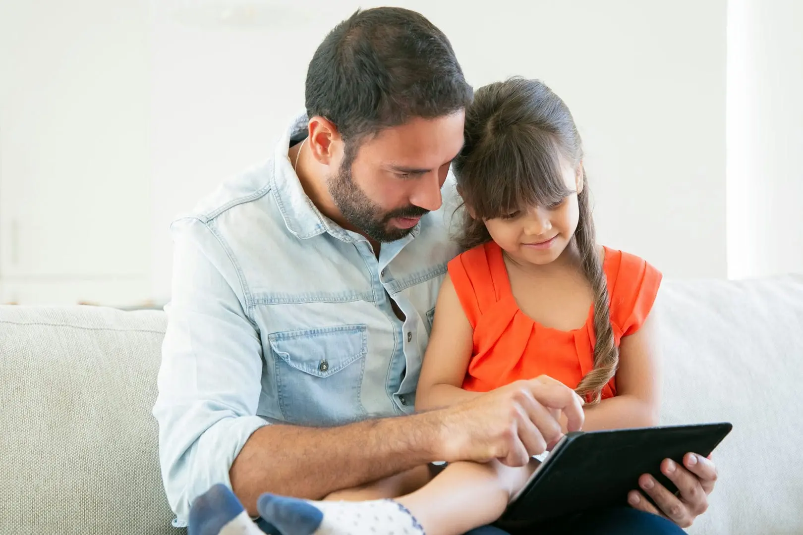 آیا صفحه‌ نمایش موبایل و مانیتور کامپیوتر برای چشم مضر است؟