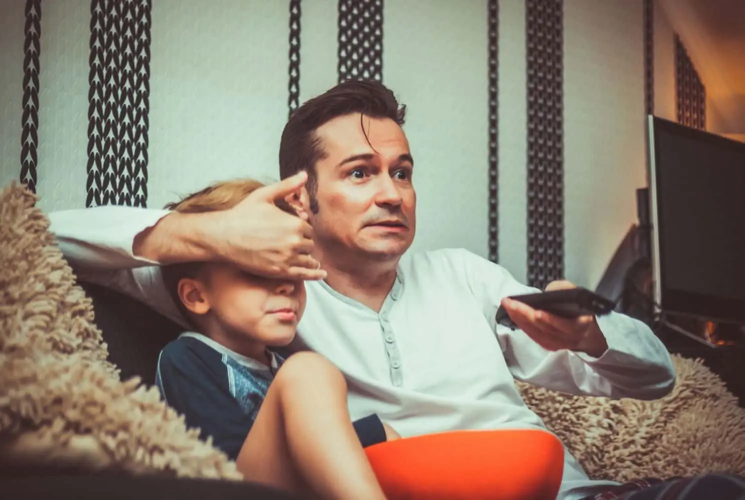 چگونه کودکان را در برابر محتوای مستهجن محافظت کنیم؟